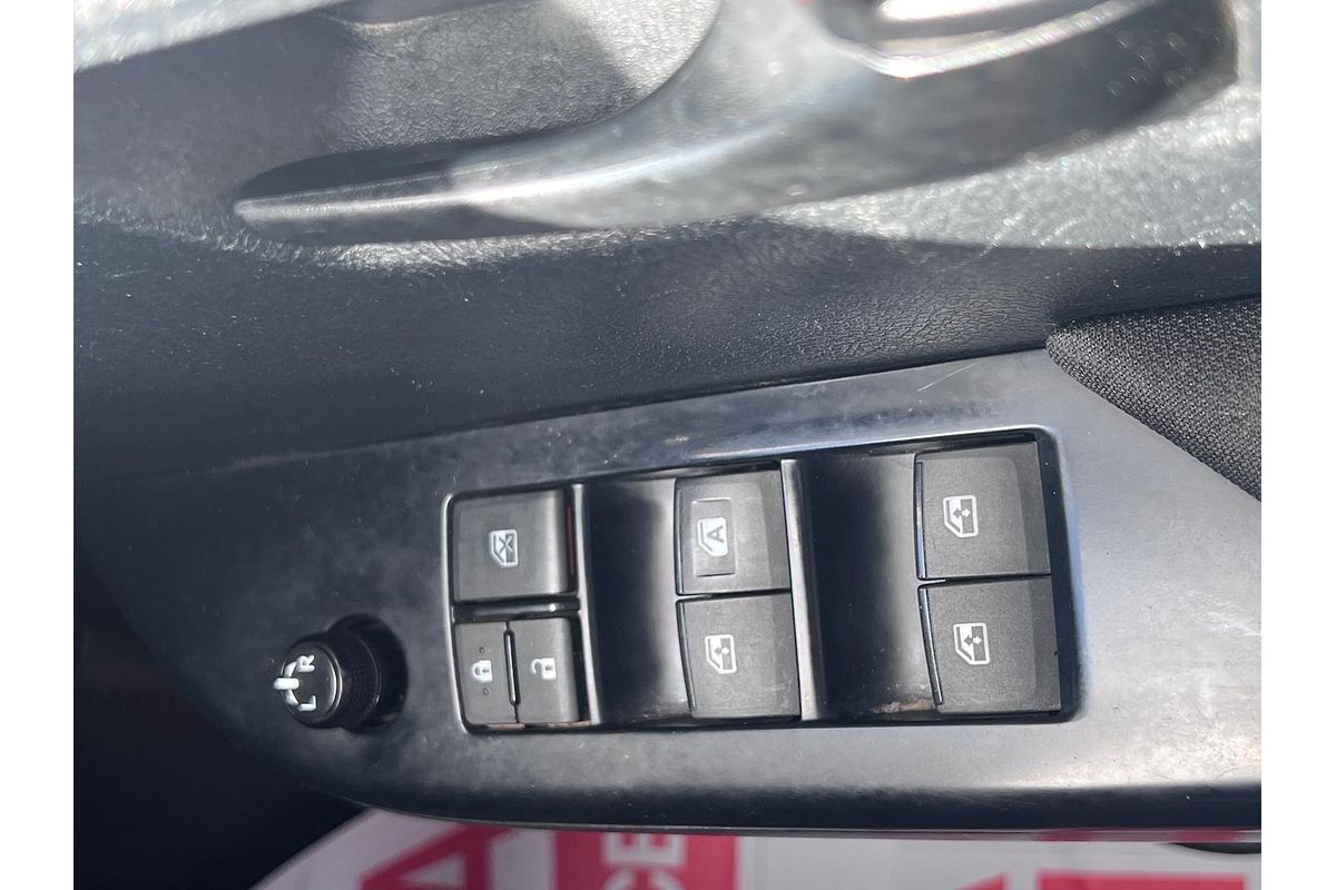 2017 Toyota Hilux SR GUN126R 4X4