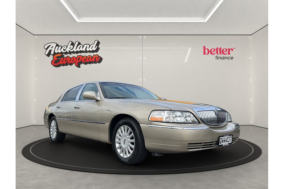 2004 Lincoln TOWN CAR SIGNATURE