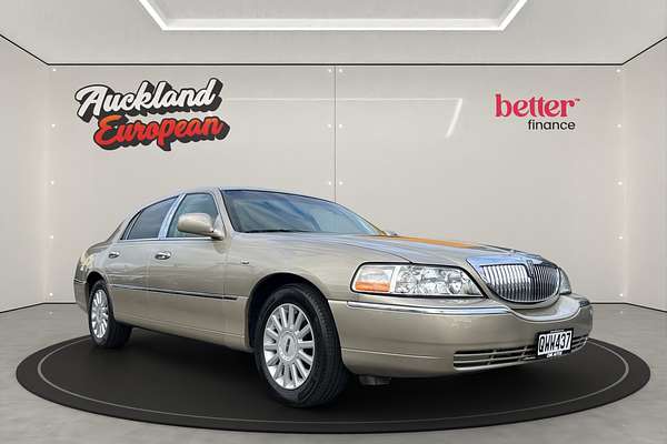 2004 Lincoln TOWN CAR SIGNATURE