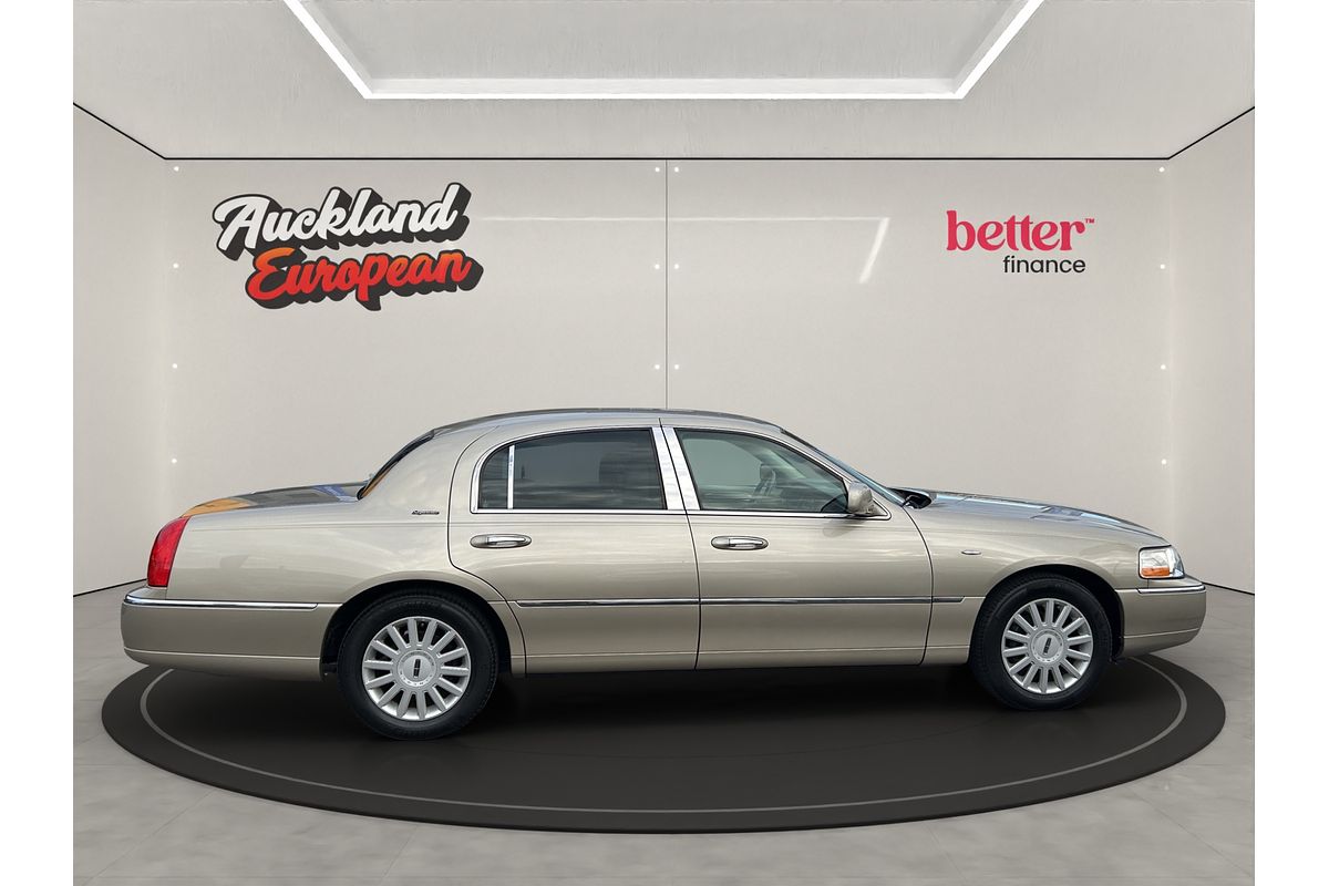 2004 Lincoln TOWN CAR SIGNATURE
