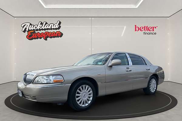 2004 Lincoln TOWN CAR SIGNATURE