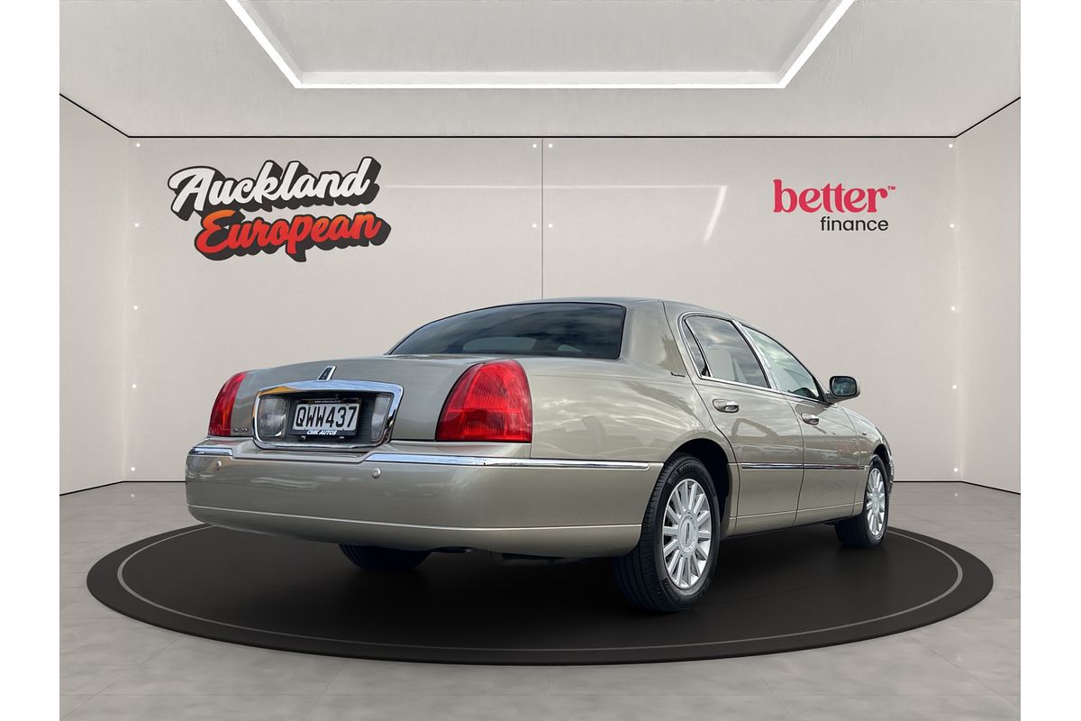 2004 Lincoln TOWN CAR SIGNATURE