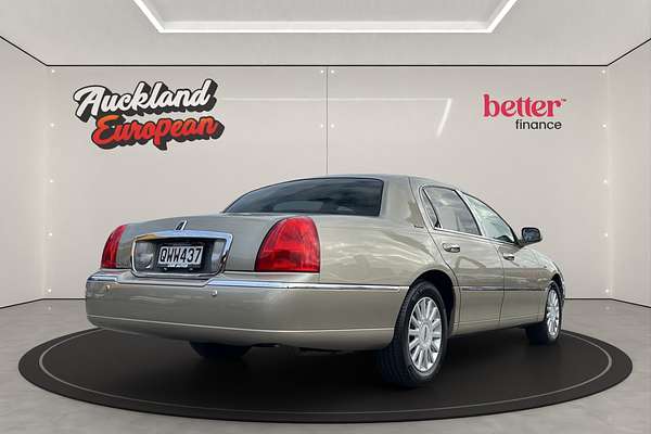2004 Lincoln TOWN CAR SIGNATURE