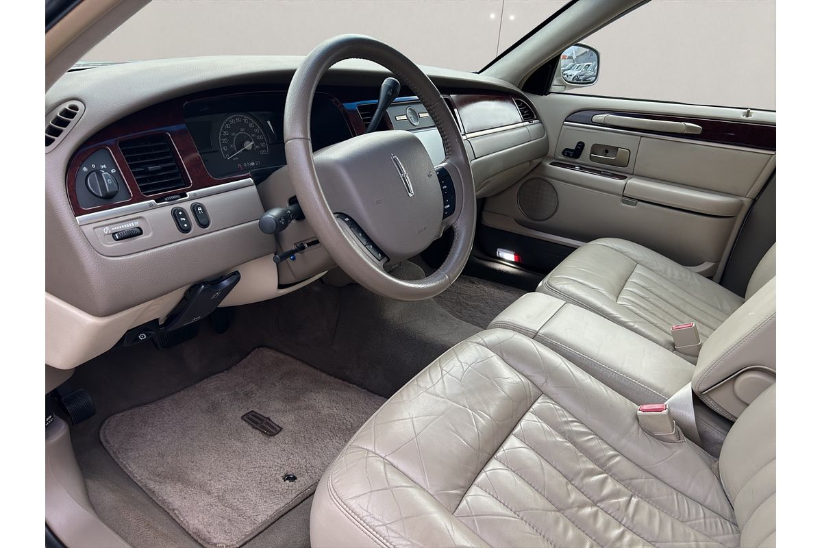 2004 Lincoln TOWN CAR SIGNATURE