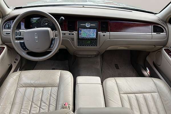 2004 Lincoln TOWN CAR SIGNATURE