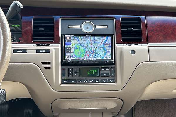 2004 Lincoln TOWN CAR SIGNATURE