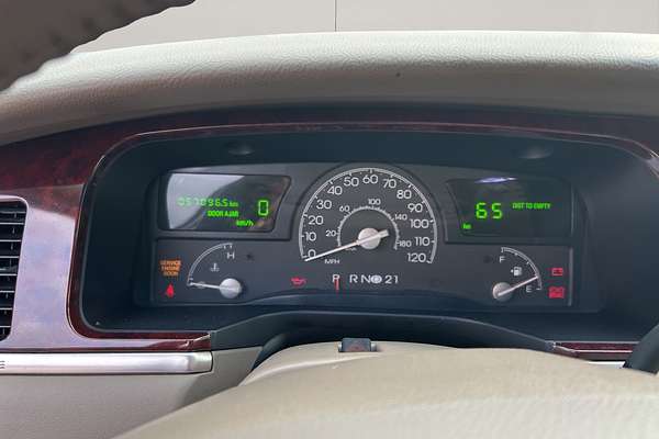 2004 Lincoln TOWN CAR SIGNATURE