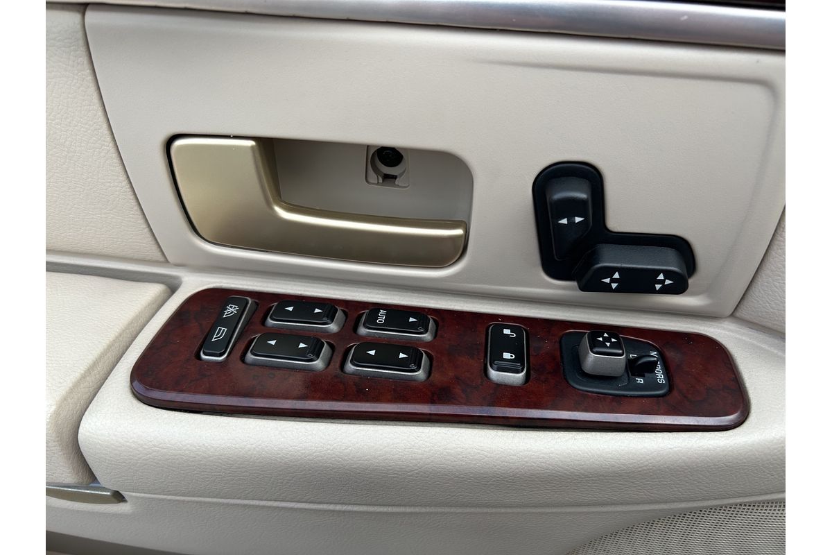 2004 Lincoln TOWN CAR SIGNATURE