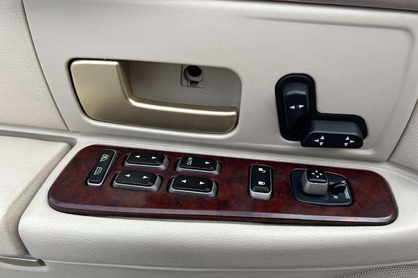 2004 Lincoln TOWN CAR SIGNATURE