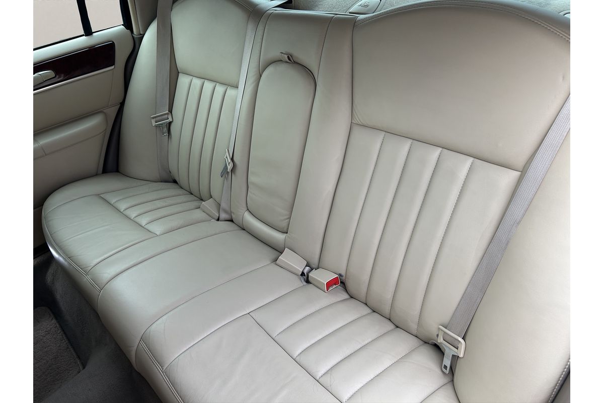 2004 Lincoln TOWN CAR SIGNATURE