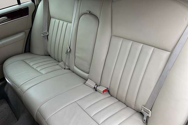 2004 Lincoln TOWN CAR SIGNATURE