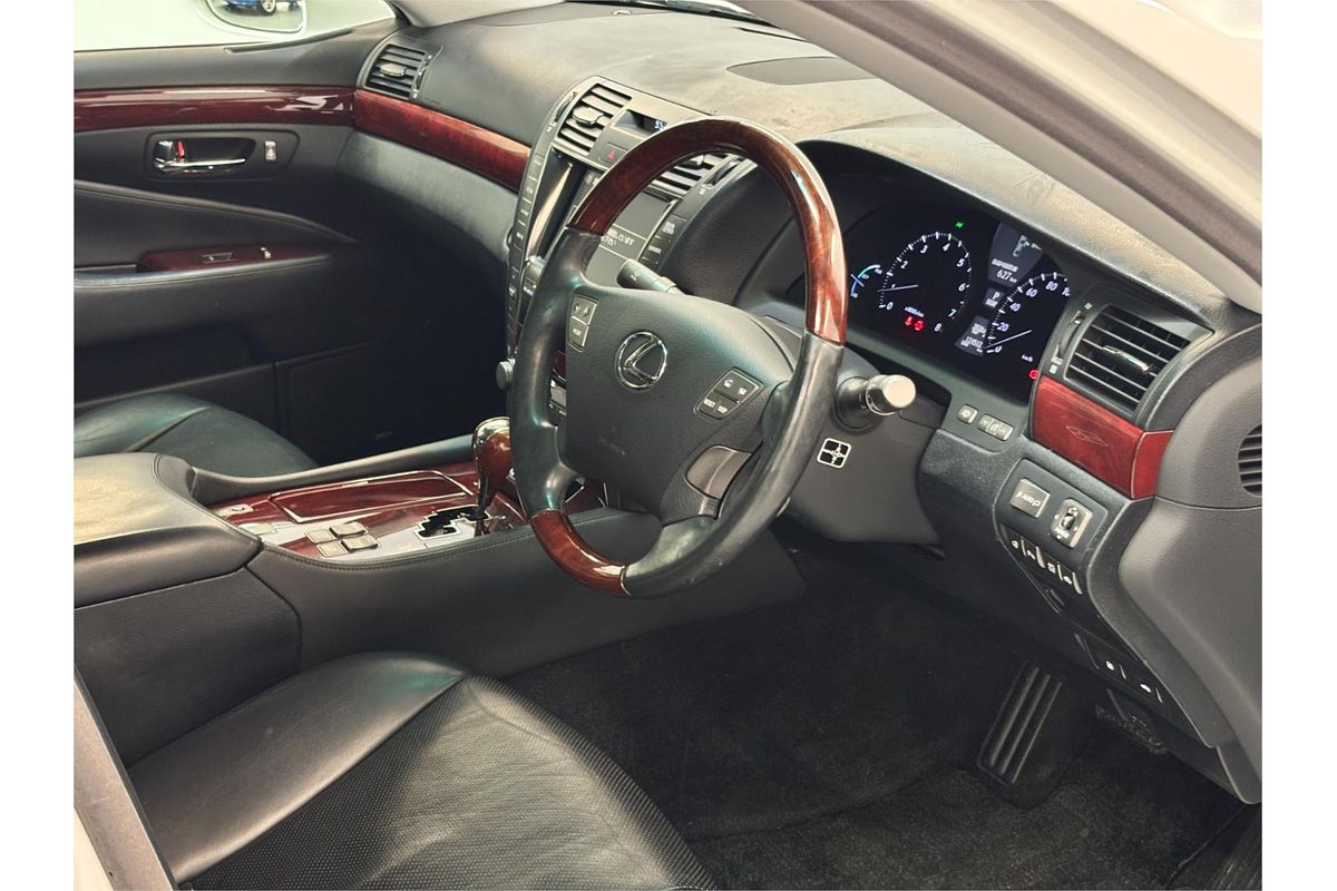 2007 Lexus LS600H Version S UVF455