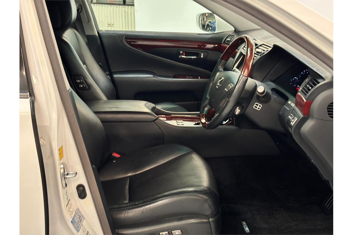 2007 Lexus LS600H Version S UVF455