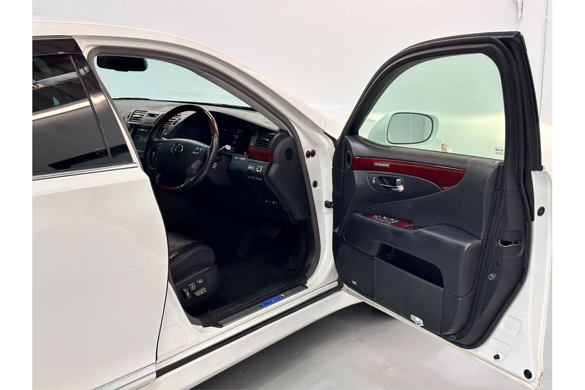 2007 Lexus LS600H Version S UVF455