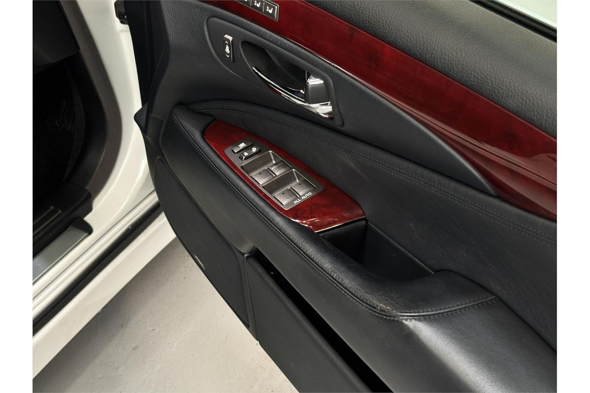 2007 Lexus LS600H Version S UVF455