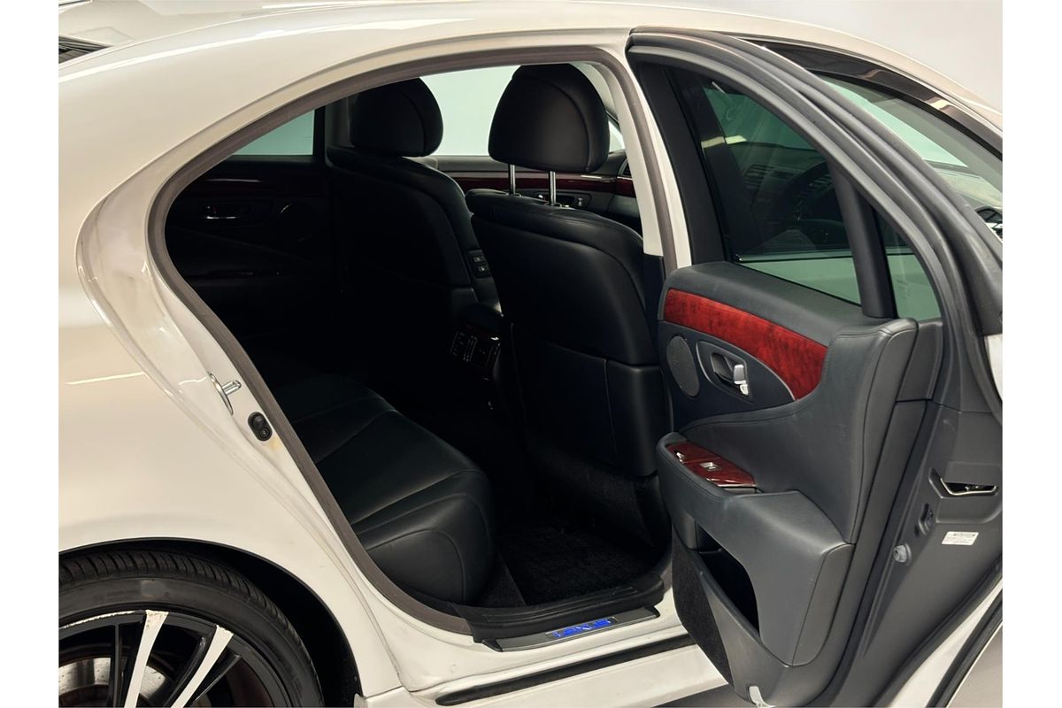 2007 Lexus LS600H Version S UVF455