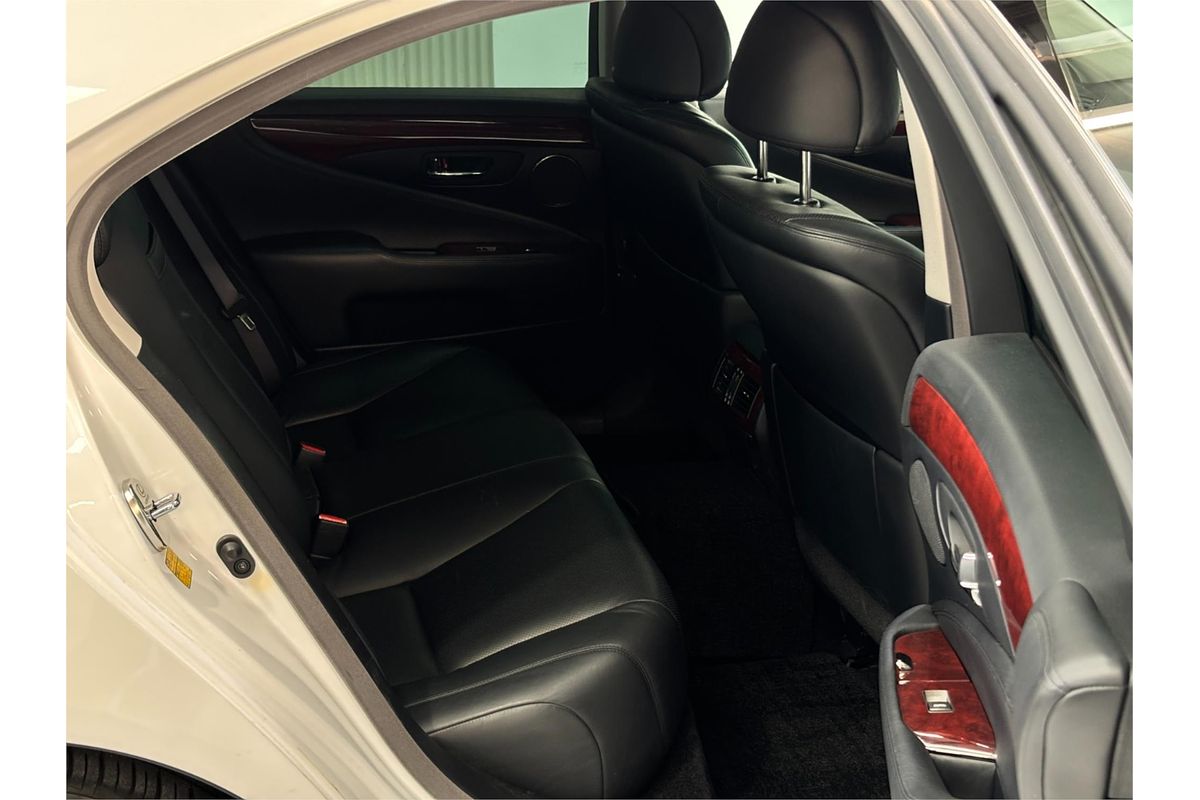 2007 Lexus LS600H Version S UVF455