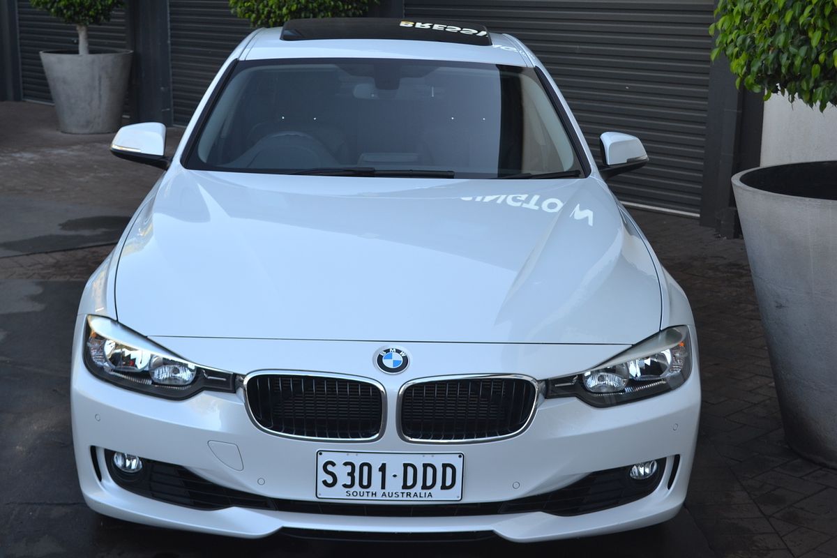 2012 BMW 3 Series 320i F30