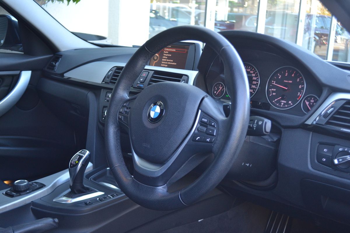 2012 BMW 3 Series 320i F30