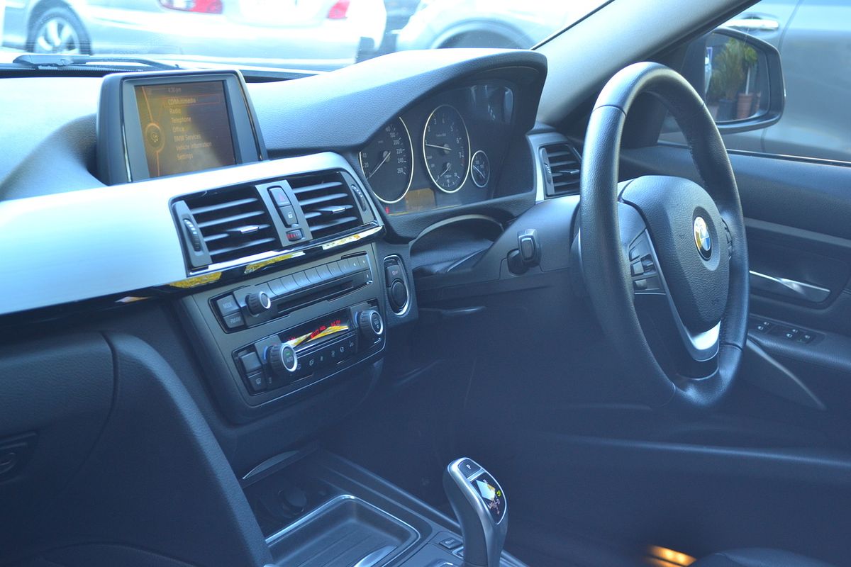 2012 BMW 3 Series 320i F30