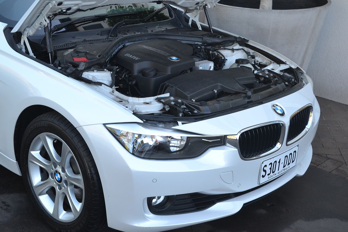 2012 BMW 3 Series 320i F30
