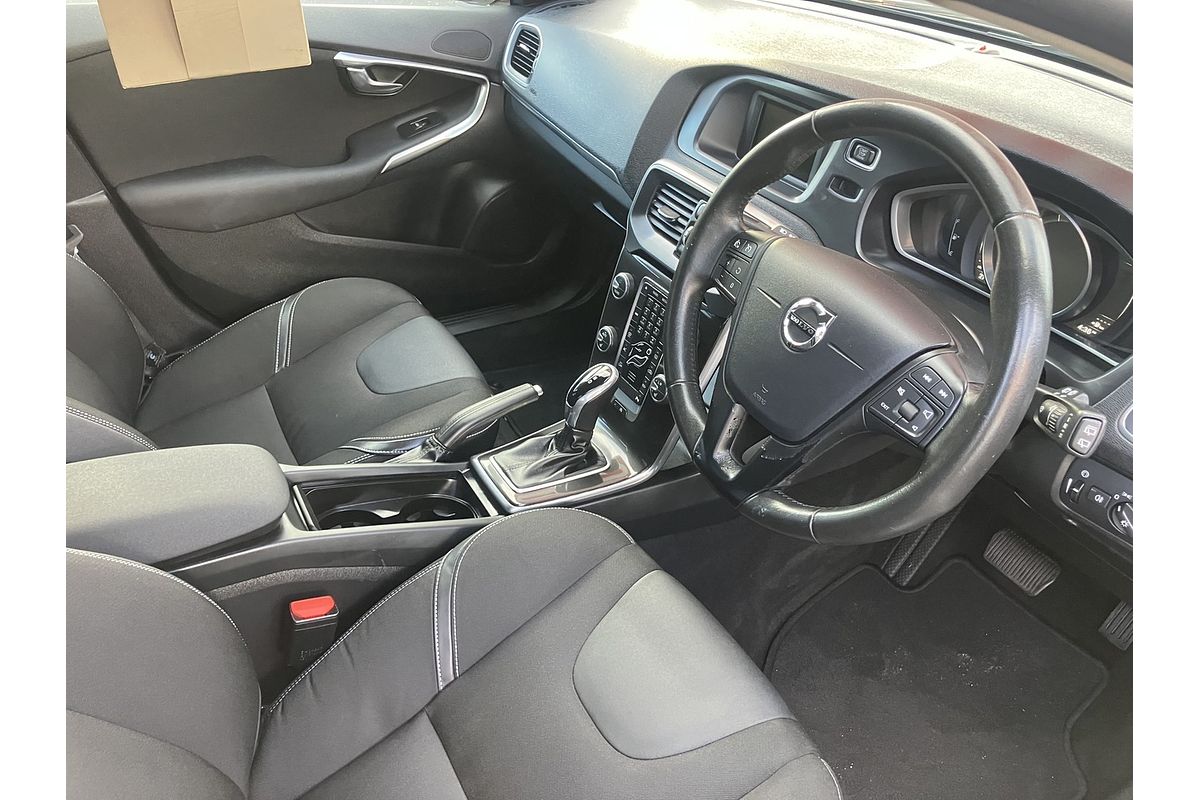 2016 Volvo V40 D2 Momentum M MY17