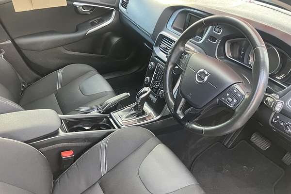 2016 Volvo V40 D2 Momentum M MY17