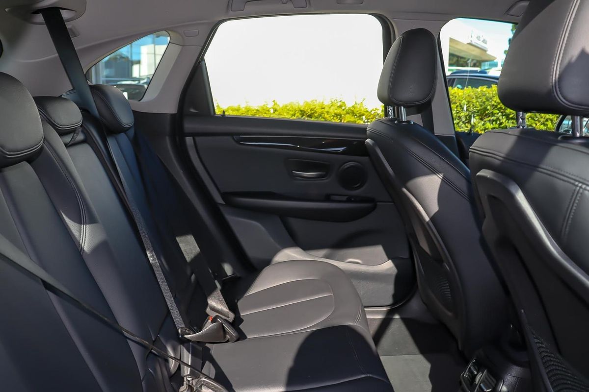 2016 BMW 2 Series 218i Sport Line F45