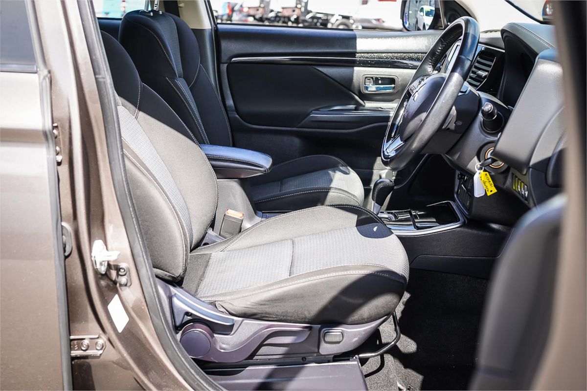 2020 Mitsubishi Outlander ES ZL