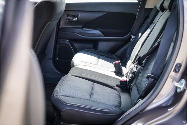 2020 Mitsubishi Outlander ES ZL