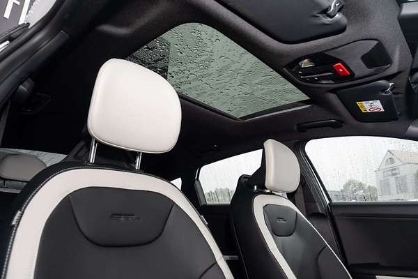 2024 Kia K4 GT-Line CL4m