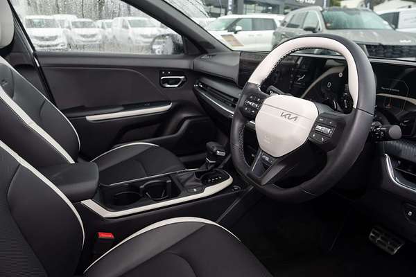 2024 Kia K4 GT-Line CL4m