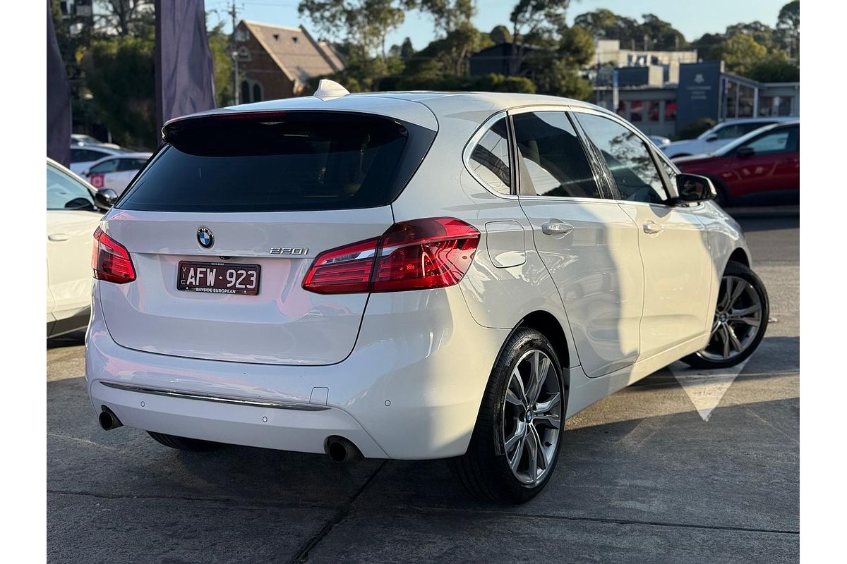 2015 BMW 2 Series 220i Luxury Line F45