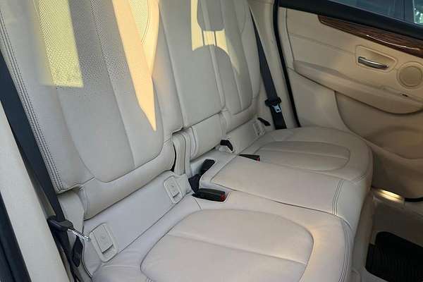 2015 BMW 2 Series 220i Luxury Line F45