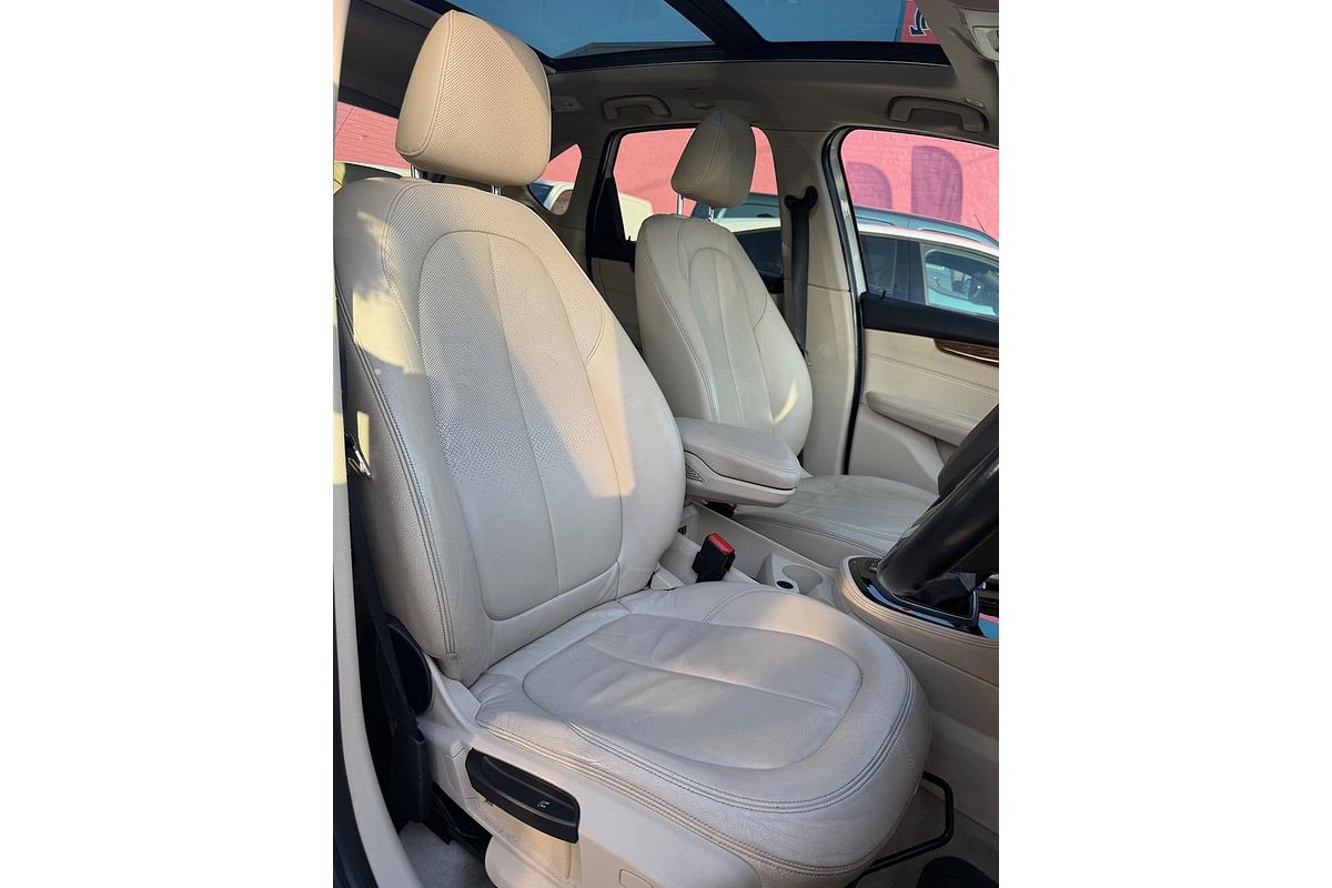 2015 BMW 2 Series 220i Luxury Line F45