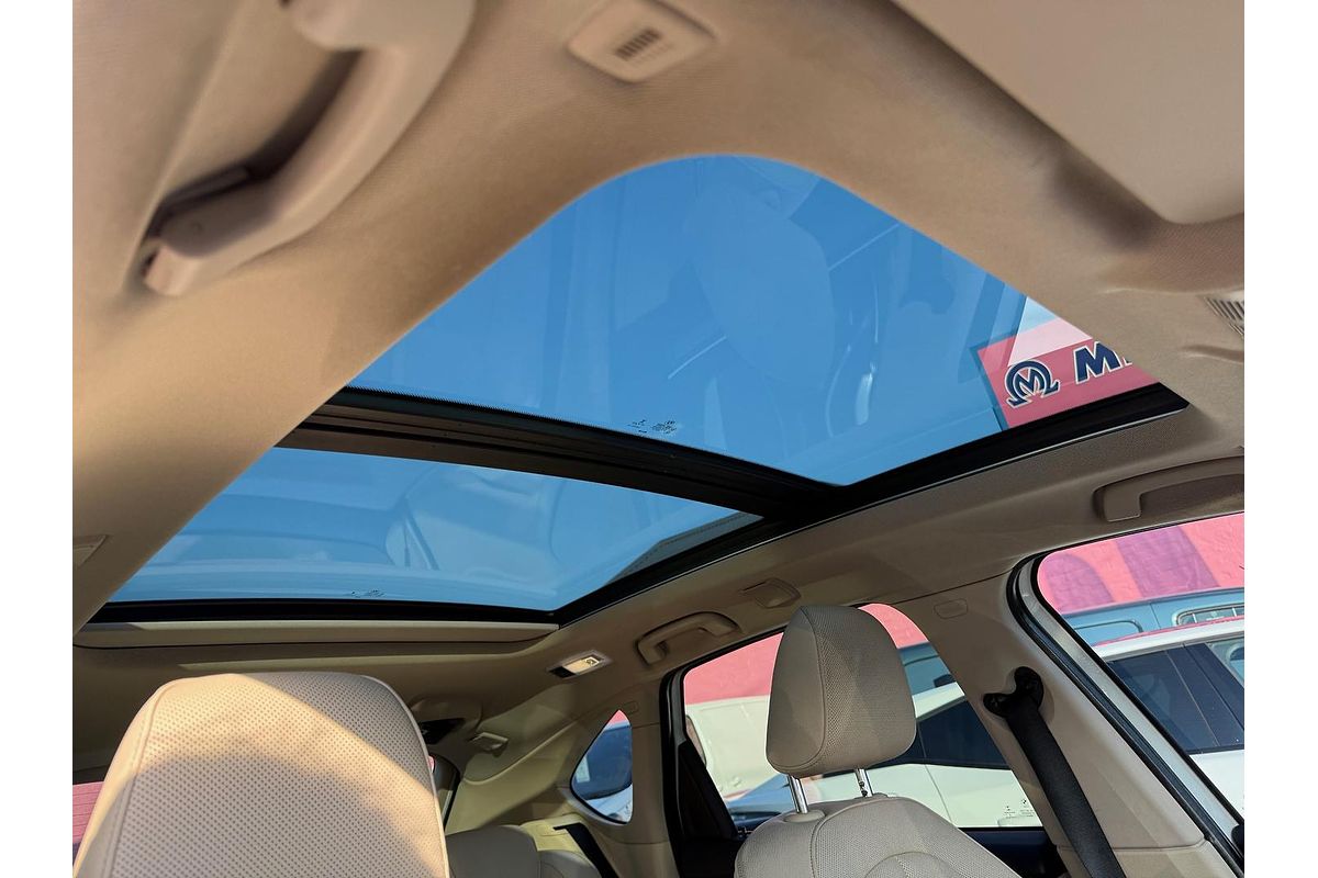 2015 BMW 2 Series 220i Luxury Line F45