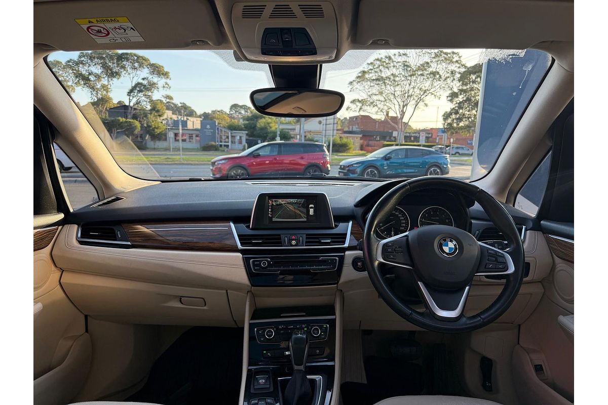 2015 BMW 2 Series 220i Luxury Line F45