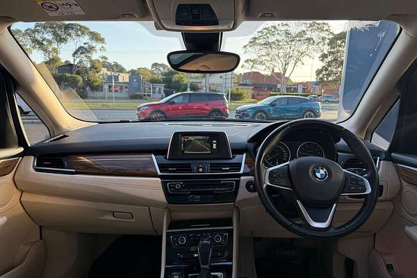2015 BMW 2 Series 220i Luxury Line F45