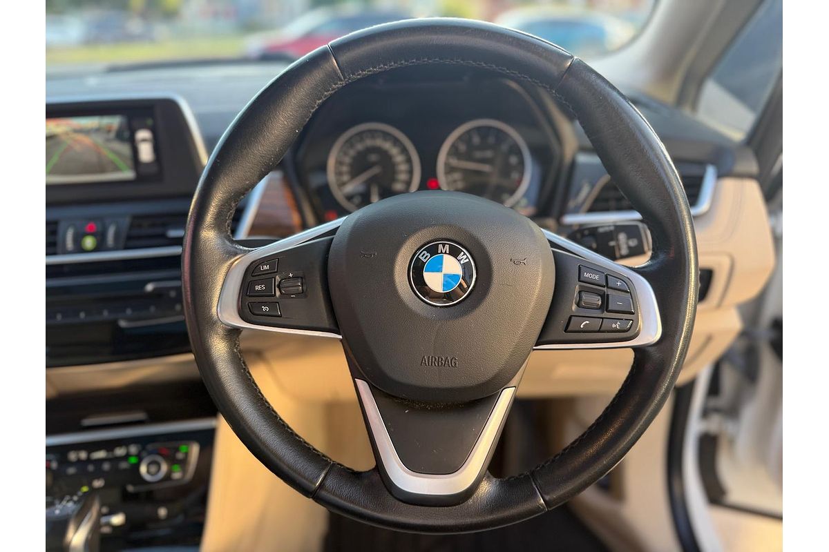 2015 BMW 2 Series 220i Luxury Line F45