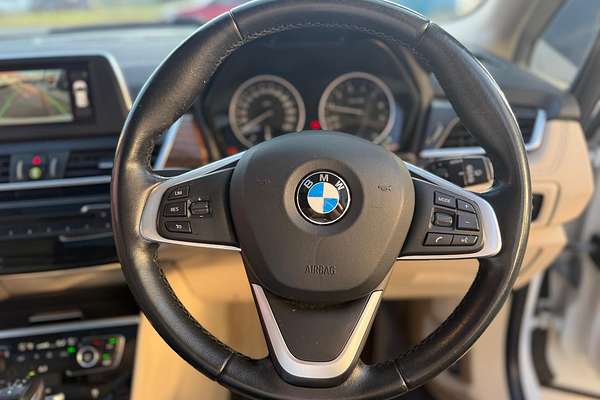 2015 BMW 2 Series 220i Luxury Line F45