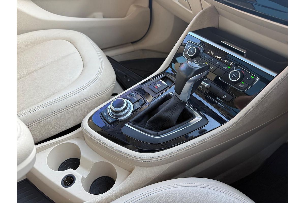 2015 BMW 2 Series 220i Luxury Line F45