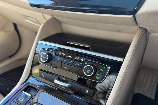2015 BMW 2 Series 220i Luxury Line F45