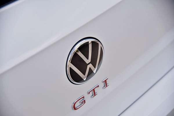 2022 Volkswagen Golf GTI 8