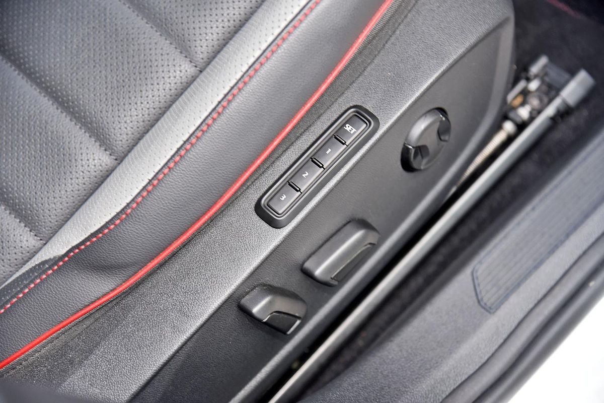 2022 Volkswagen Golf GTI 8