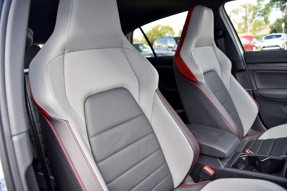 2022 Volkswagen Golf GTI 8
