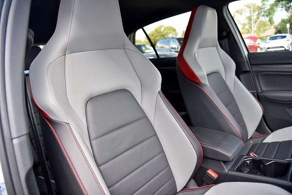 2022 Volkswagen Golf GTI 8