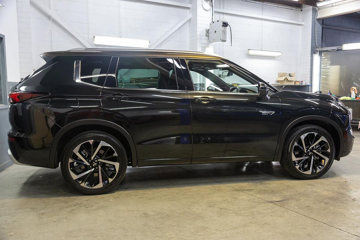 2022 Mitsubishi Outlander PHEV Exceed Tourer ZM
