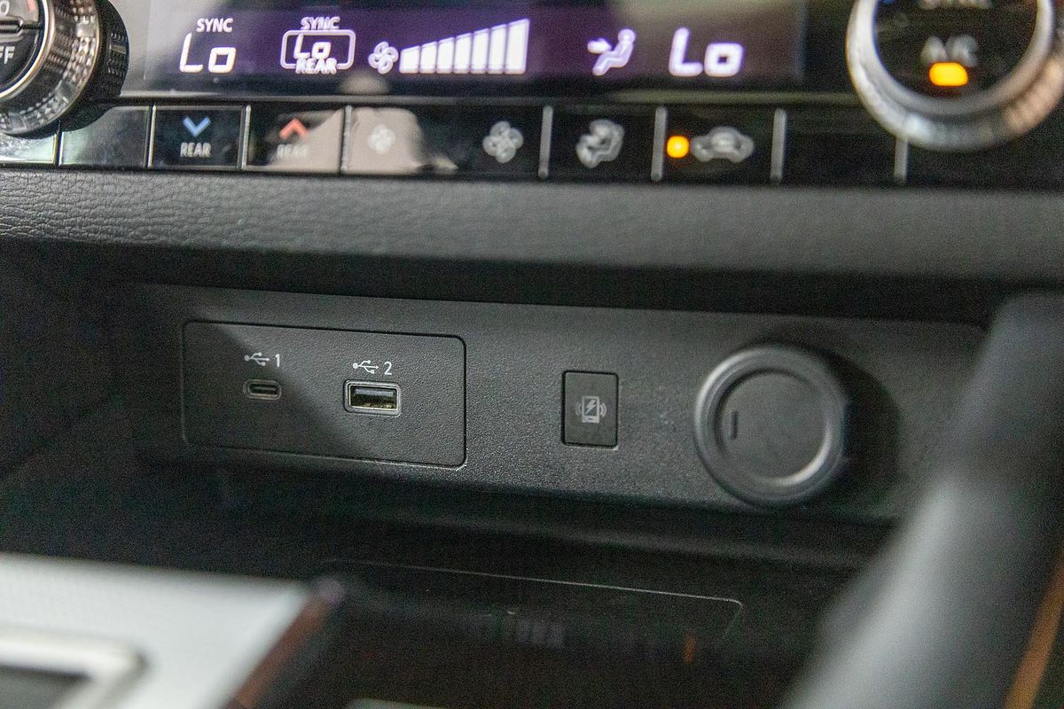 2022 Mitsubishi Outlander PHEV Exceed Tourer ZM