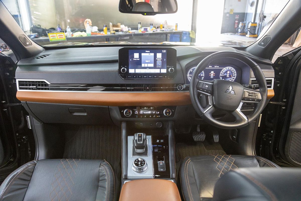 2022 Mitsubishi Outlander PHEV Exceed Tourer ZM