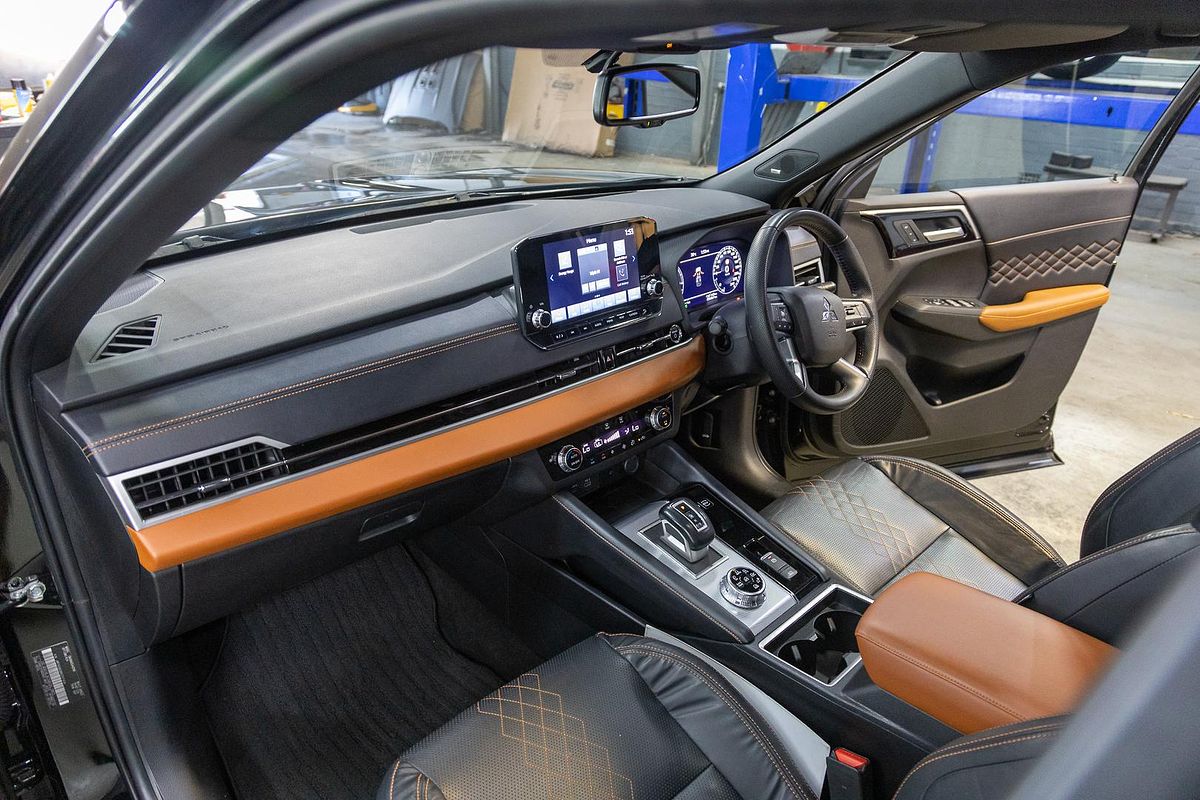 2022 Mitsubishi Outlander PHEV Exceed Tourer ZM